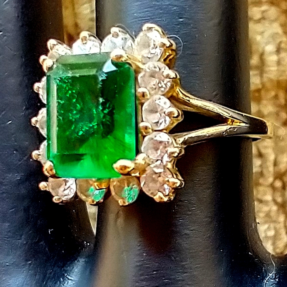 Gold Ring 14k Solid Gold/14 CZ stones surrounding Emerald Lab Created Ctr Stone - Picture 5 of 16